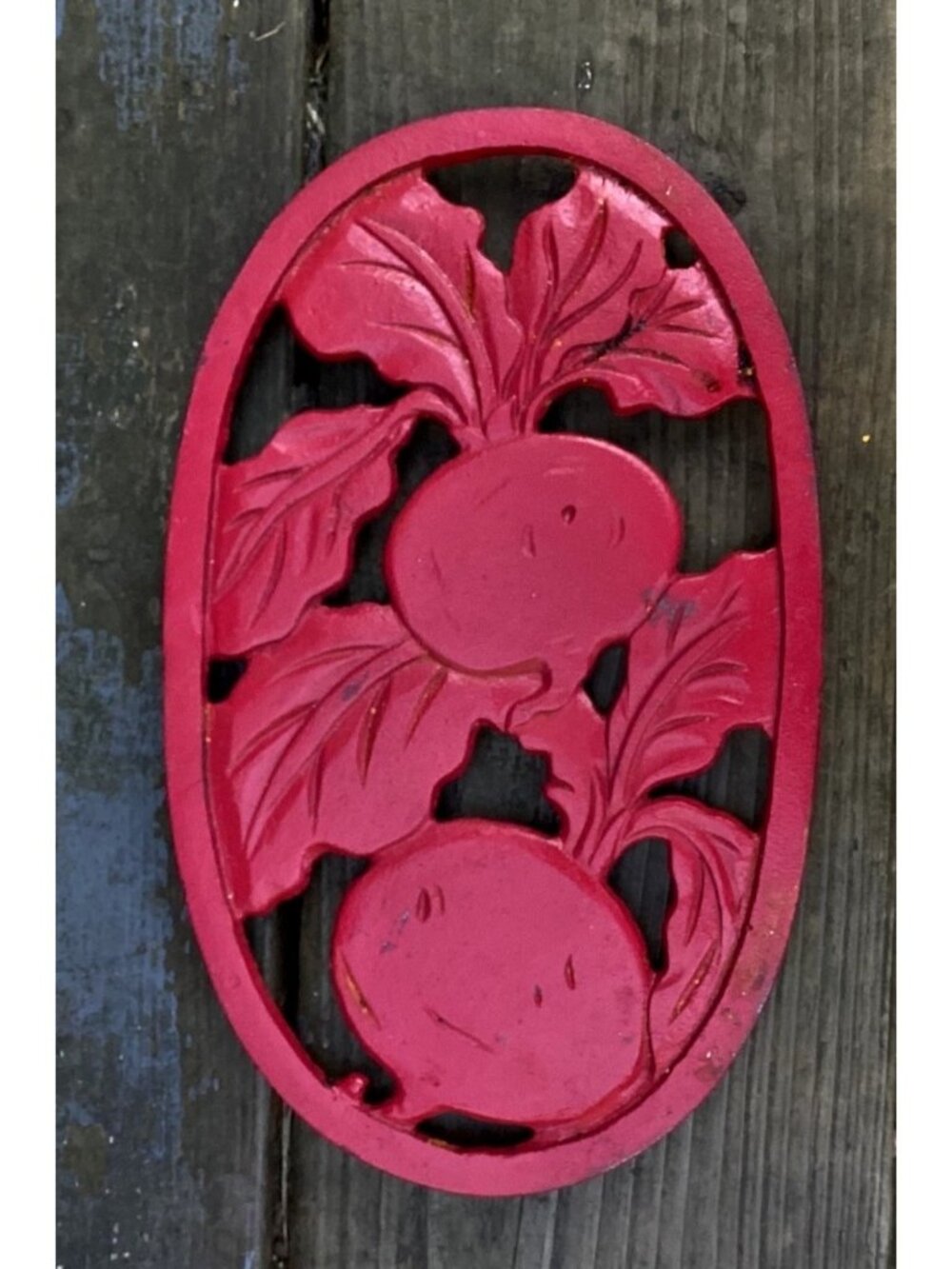 Cast Iron Oval Trivet 9.4” Red Radish Turnip Beet Kitchen Decor MCM Vintage